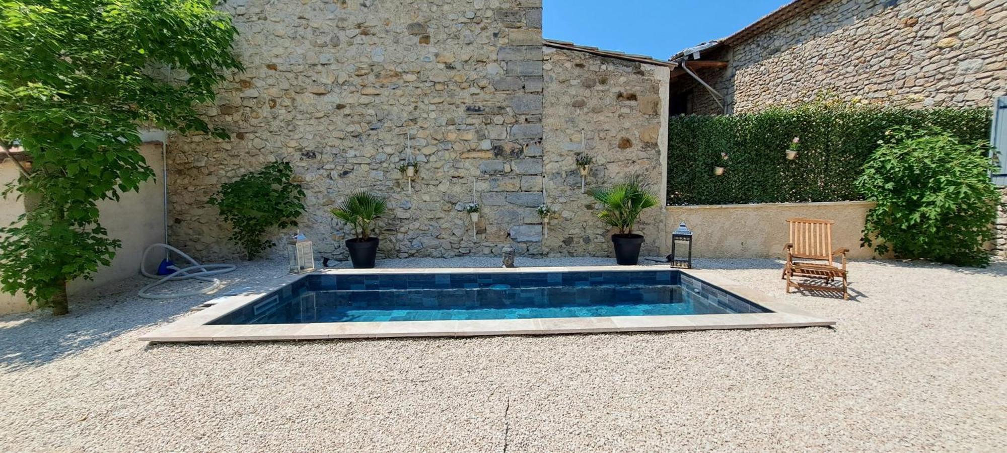 Mazet En Provence Pour 4, Piscine Chauffee Privee, Jardin Clos Prive, Barbecue, Chiens Admis Sainte-Jalle Экстерьер фото