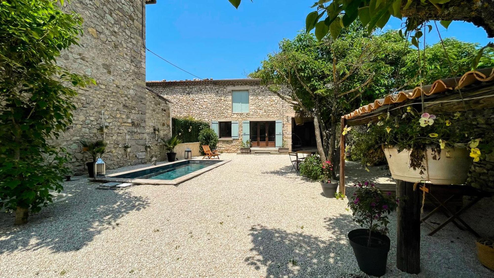 Mazet En Provence Pour 4, Piscine Chauffee Privee, Jardin Clos Prive, Barbecue, Chiens Admis Sainte-Jalle Экстерьер фото